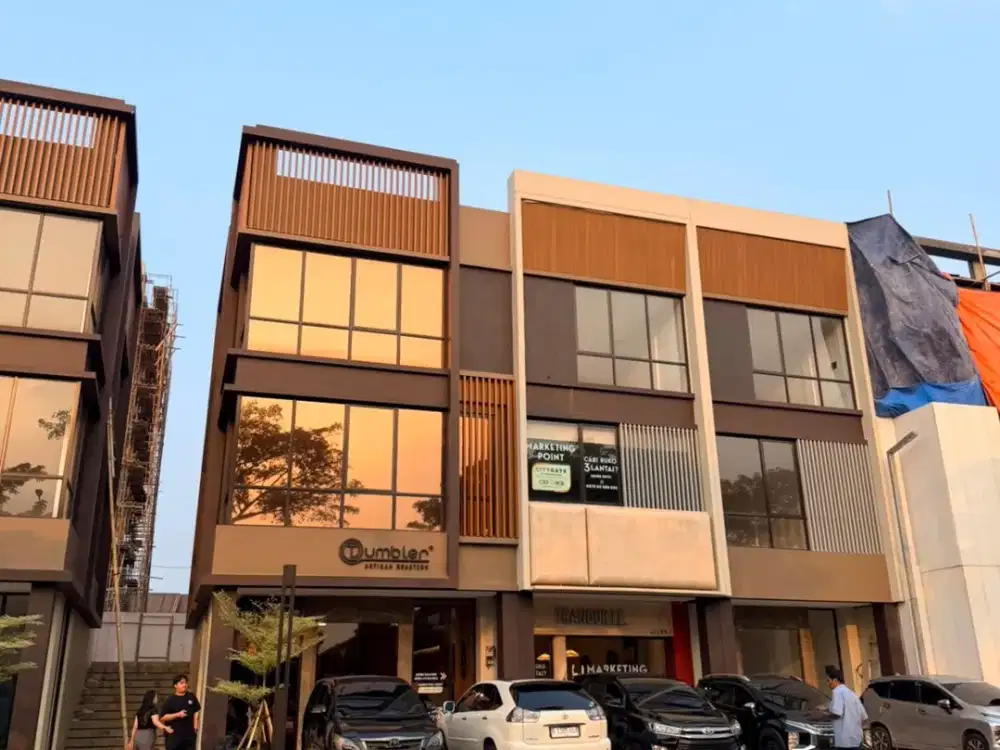 Ruko 3 Lantai Ukuran 5 x 13,5 di pusat kota summarecon, menghadap jalan utama