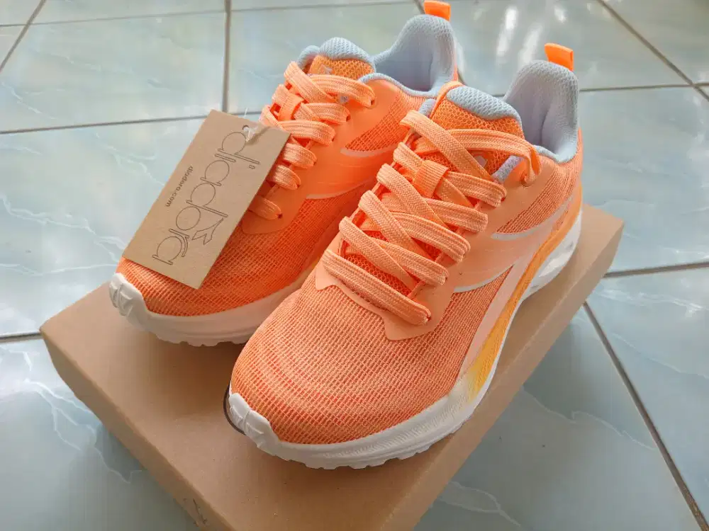 Sepatu Lari Wanita Diadora Original