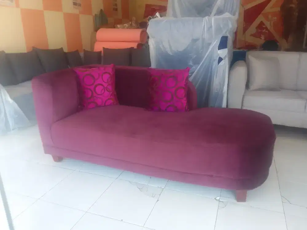 Sofa santai warna ungu bunus bantal 2