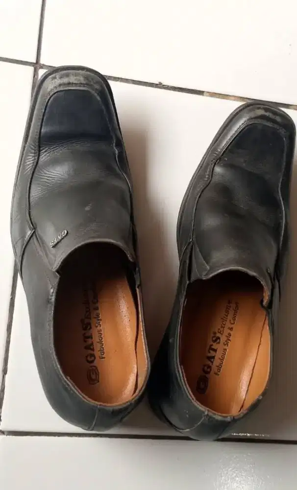 Sepatu kulit Gets