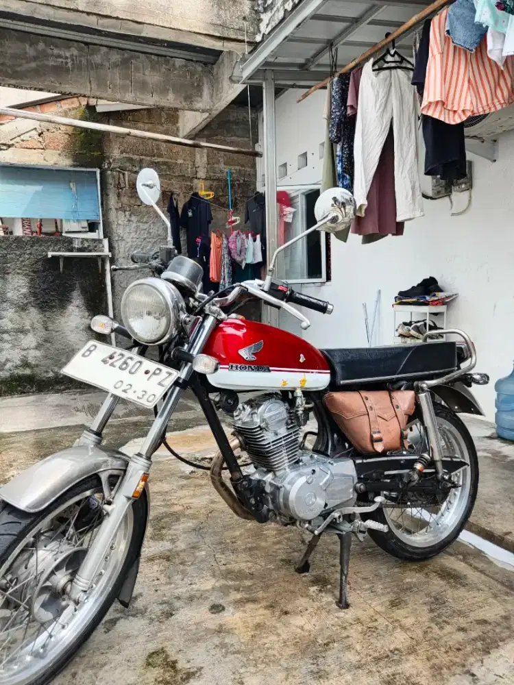 Dijual motor honda Gl100. Motor sehat, kelistrikan aman