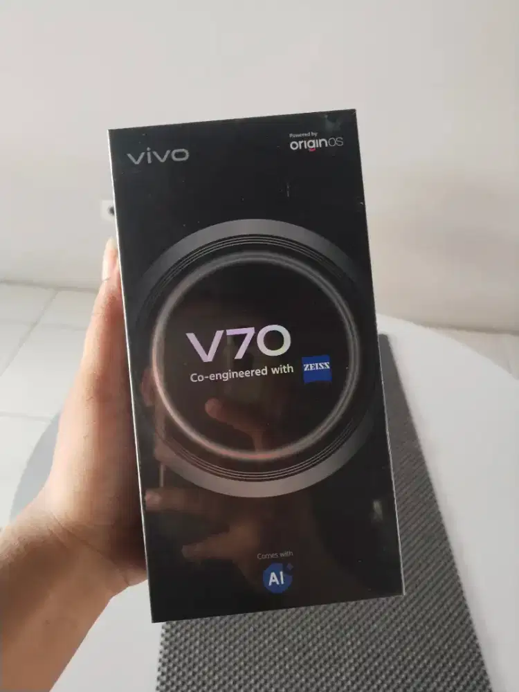 Vivo v70 12/256 new