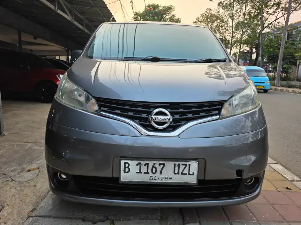 NISSAN EVALIA SV AT MATIC 2013