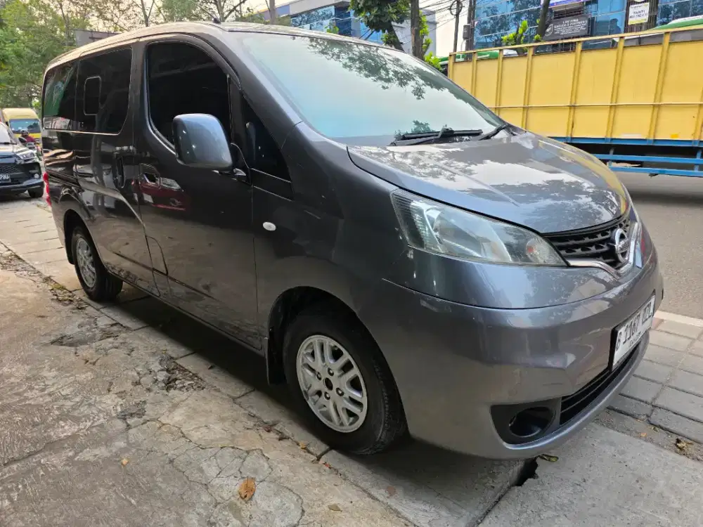 NISSAN EVALIA SV AT MATIC 2013