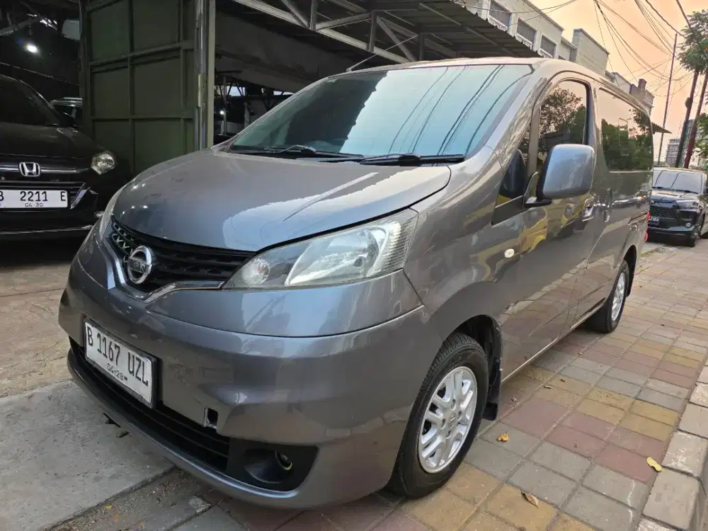 NISSAN EVALIA SV AT MATIC 2013