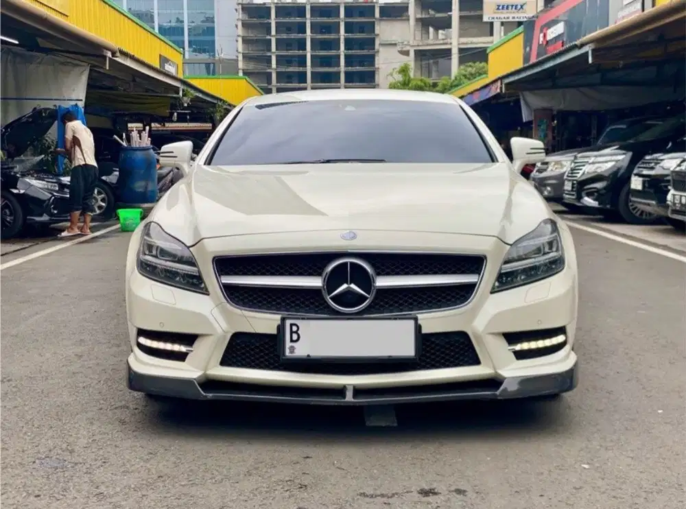 MERCEDES BENZ CLS350 AMG AT PUTIH 2012