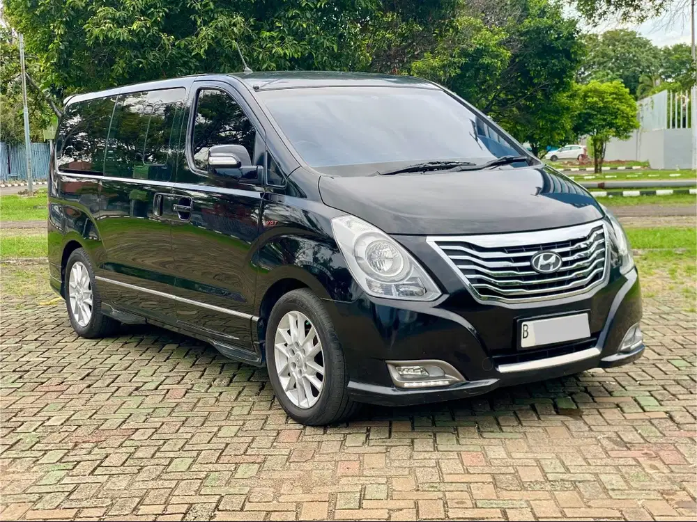 HYUNDAI H-1 ROYALE DIESEL AT HITAM 2015