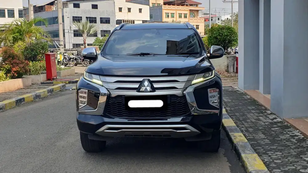 Mitsubishi pajero sport dakar ultimate 2023 hitam