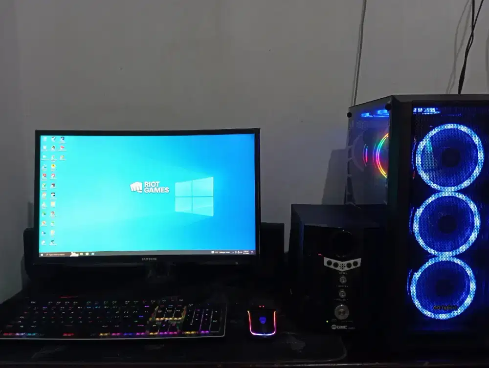 Komputer gaming All in plus monitor curve 24inch dan speaker subwoofer