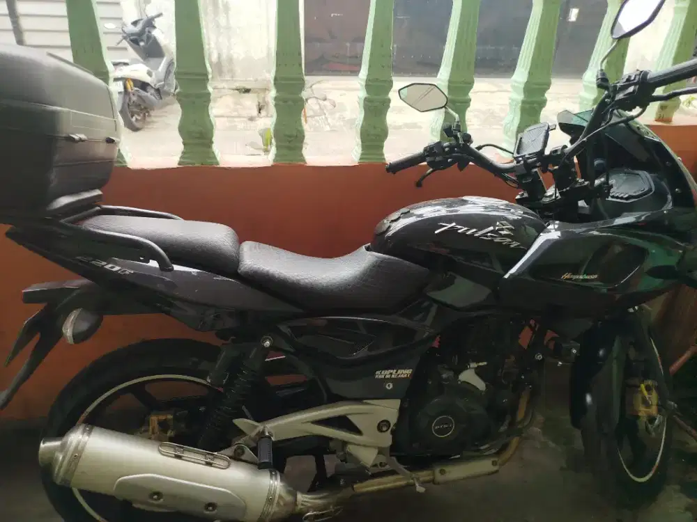 Bajaj Pullsar 220 cc
