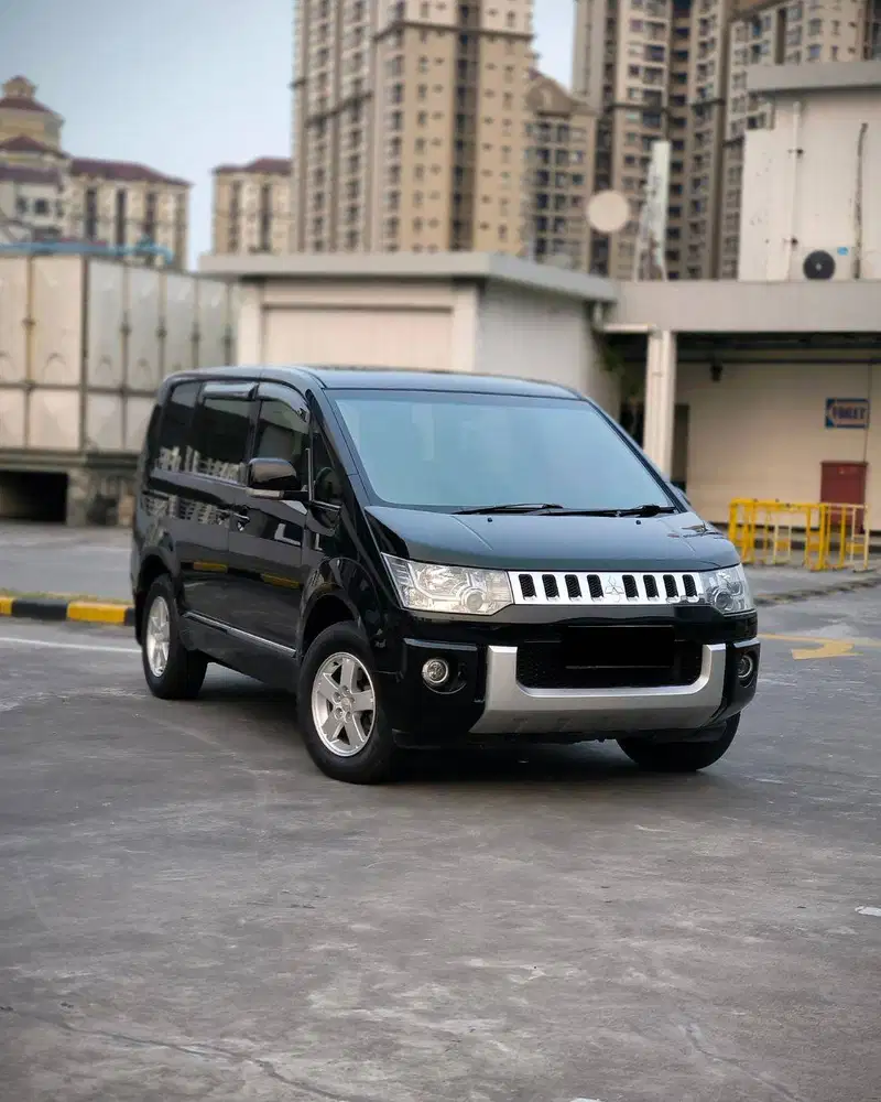 MITSUBISHI DELICA 2015