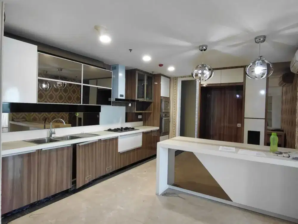 THE ROYAL CONDOMINIUM