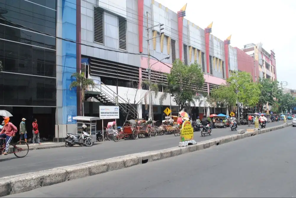 Karyawan Serabutan Toko Baju Pasar Kapasan Surabaya