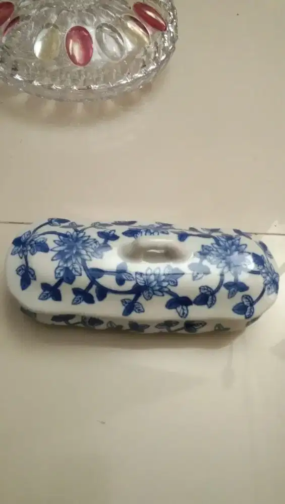Porselen cina kontemporer modern