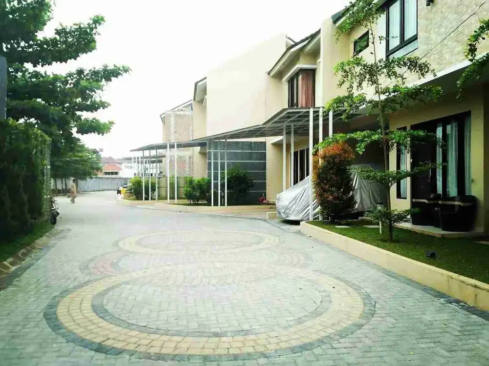 Rumah 2 lantai dalam komplek sudah ramai di jagakarsa