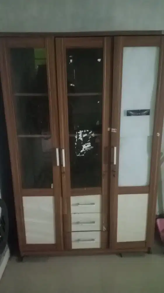 Lemari masih bagus dan jos