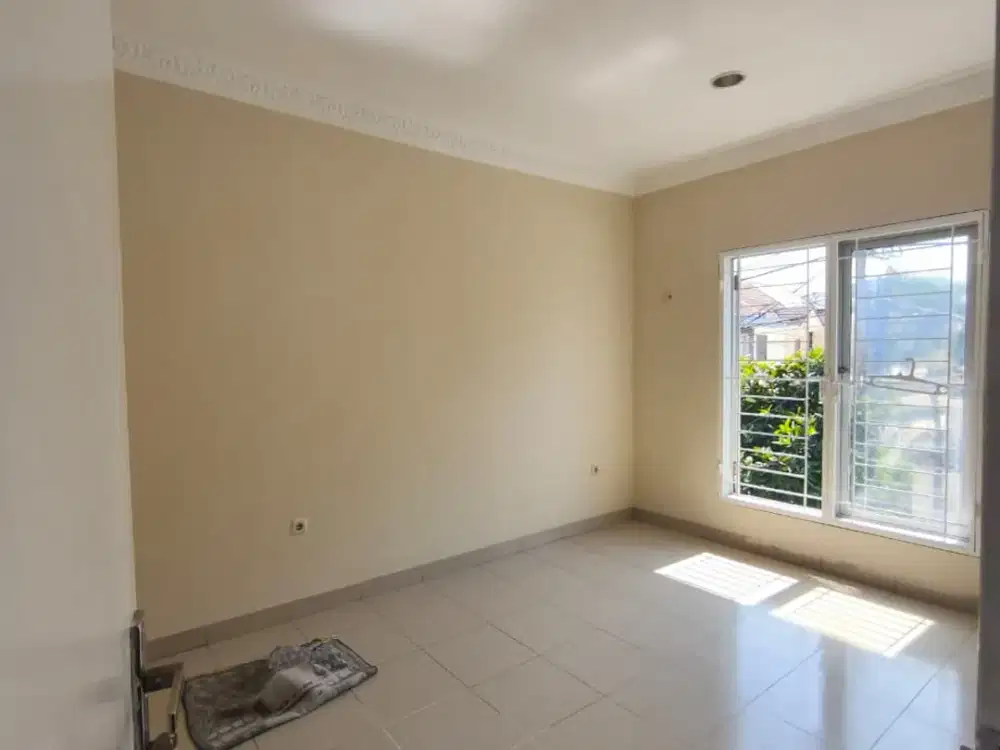 Dijual Rumah 2 Lantai SHM Siap Huni di Taman Palem Lestari Cengkareng Jakarta Barat