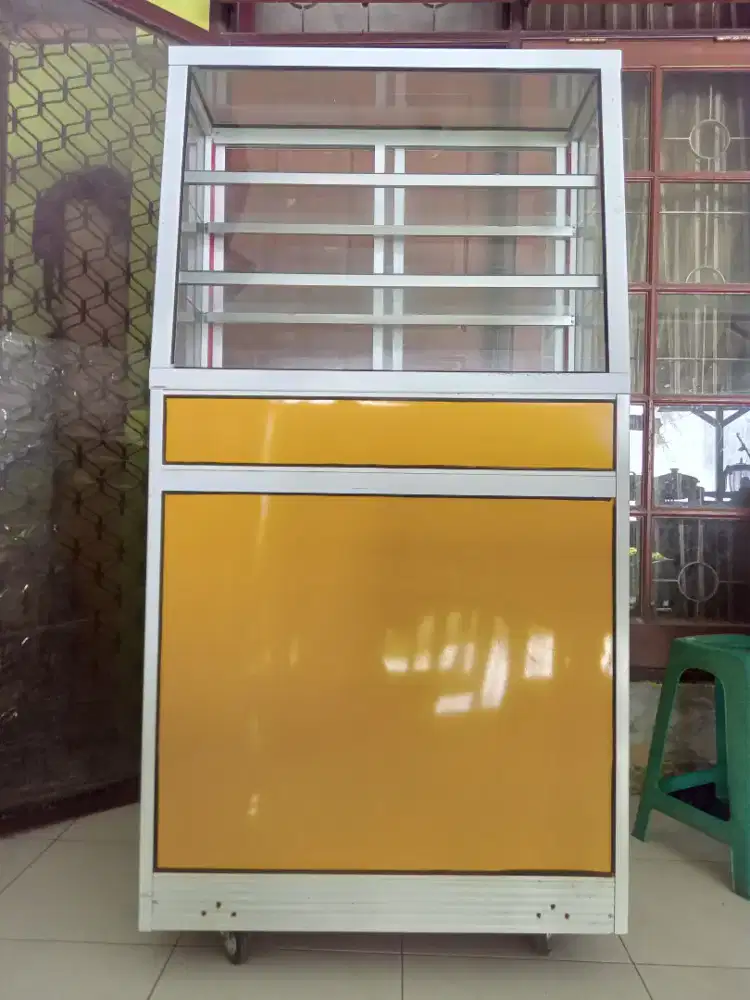 Etalase kaca aluminium pvc siap pakai nego cod rungkut ganku