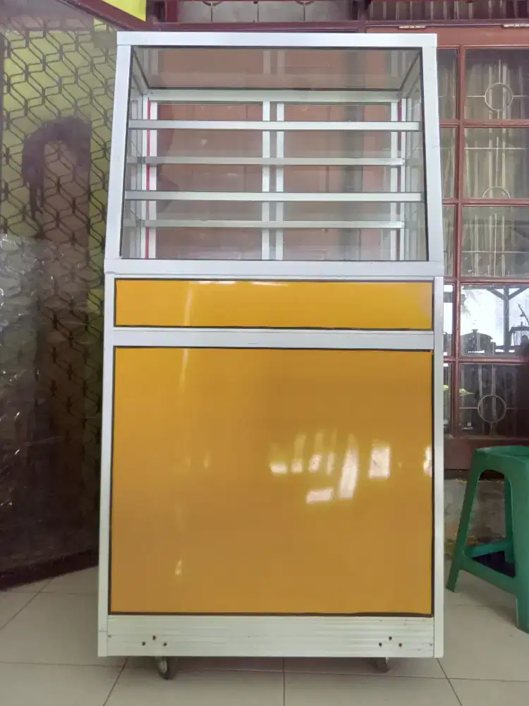 Etalase kaca aluminium pvc siap pakai nego cod rungkut ok gan