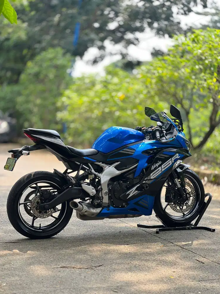 RASA BARU! KAWASAKI ZX25R ABS QS 2021 BIRU KM 10K PAJAK ON SUPERB