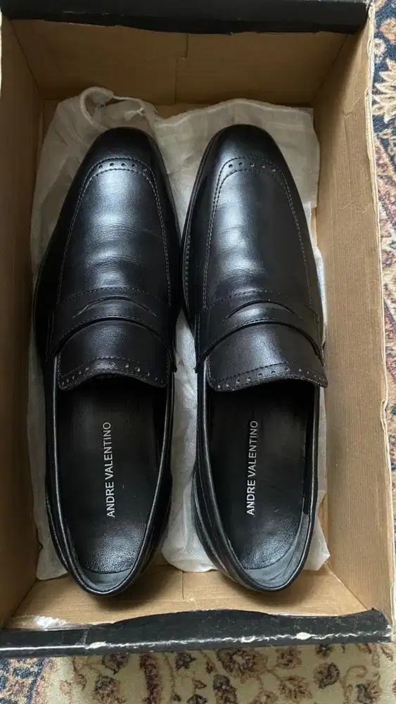 Sepatu pantofel andre valentino