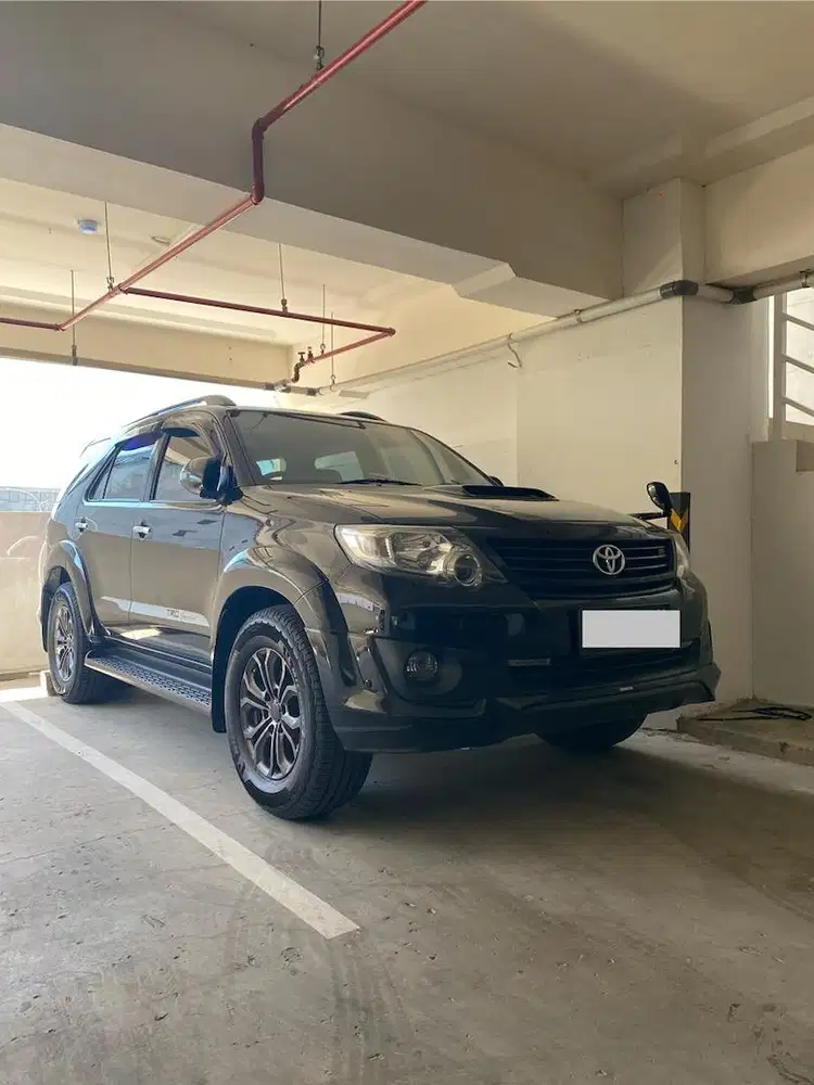 Jual fortuner vnt 2015 last edition KM rendah!!
