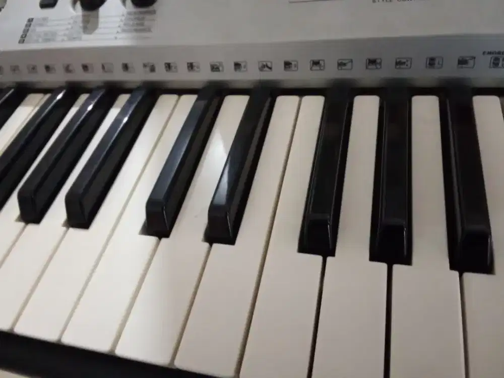 Keyboard piano YamahA TYPE E413
