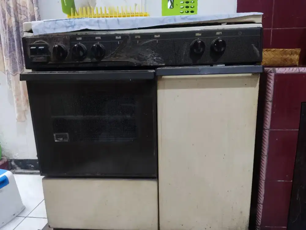 Kompor 4 tungku rusak