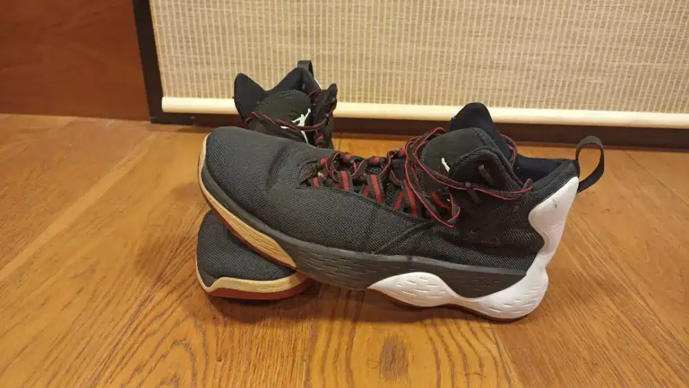 Sepatu Basket Jordan 44