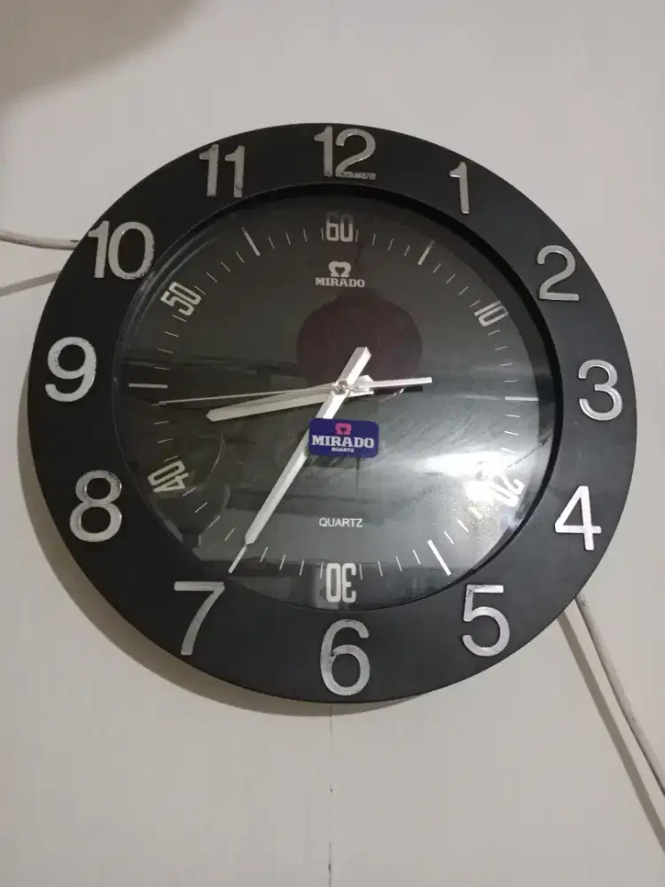 Jam dinding mirado
