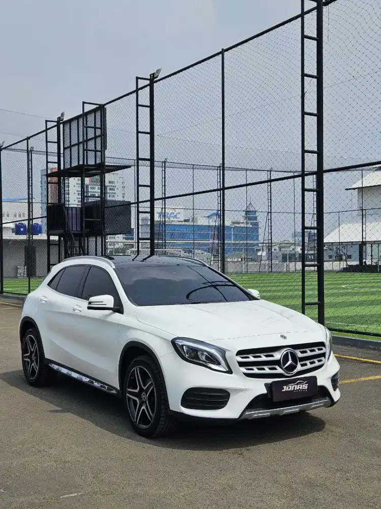 Mercedes-Benz GLA200 Sport 
White On Black Facelift