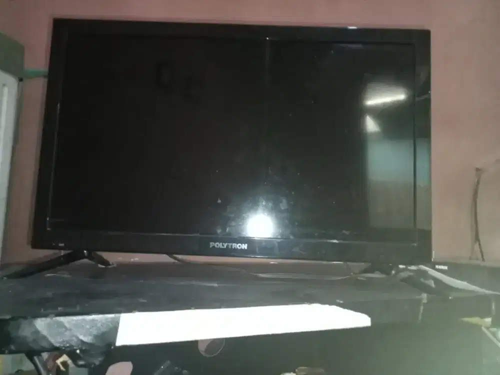 Televisi LED Polytron black atau hideung Sunda  na mah