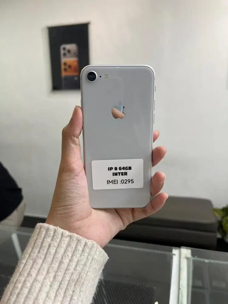 IPHONE 8 64GB FULLSET MULUS BERGARANSI