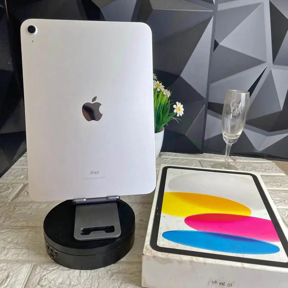 iPad 10 256GB Wifi Bonus Keyboard Mulus No Minus