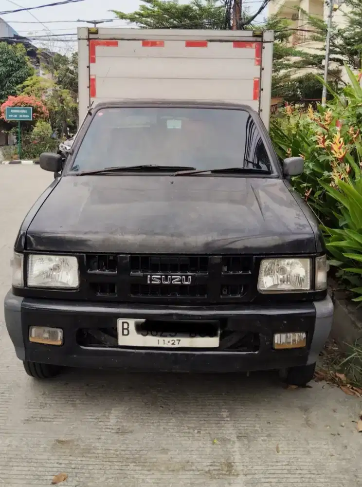 Jual izuzu Panther Box