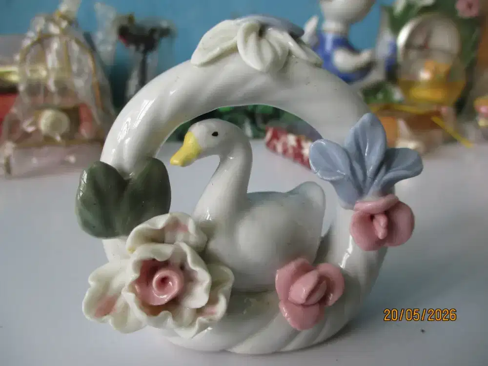Vintage Swan Porcelain Miniature – Pajangan Angsa Bunga Pastel75
