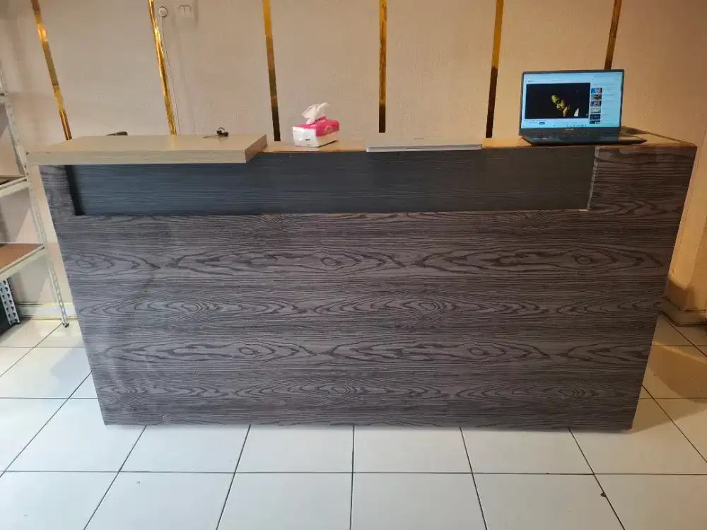 Meja untuk area lobi dan kasir panyjang sekitar 2 meter lebih