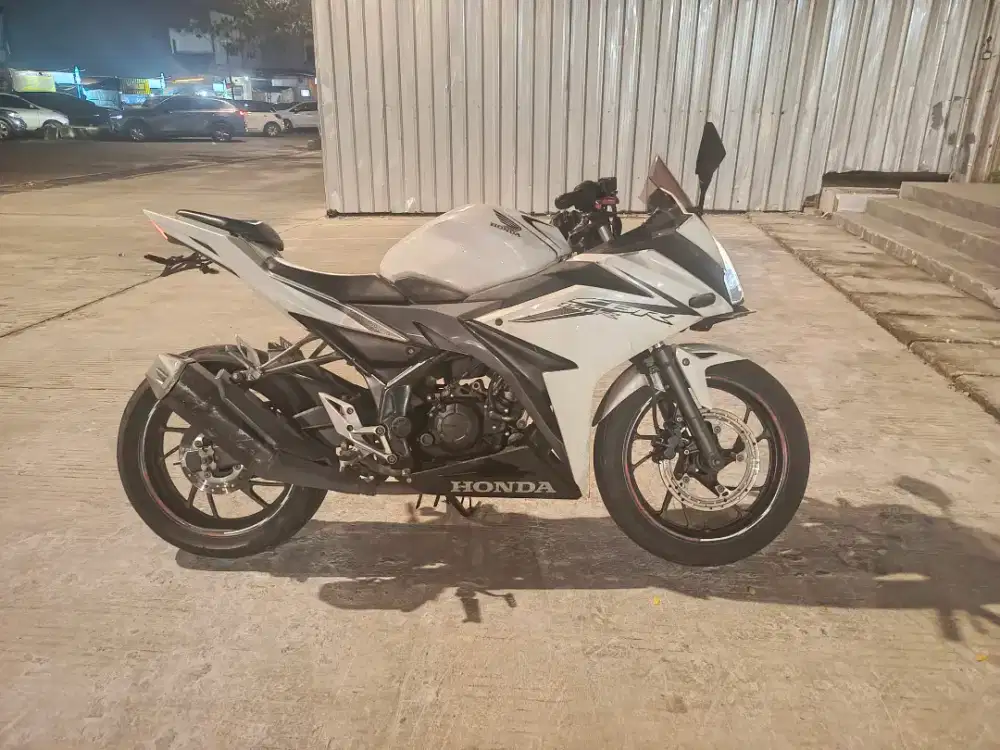 HONDA CBR 150R 2016 NORMAL LENGKAP PAJAK HIDUP