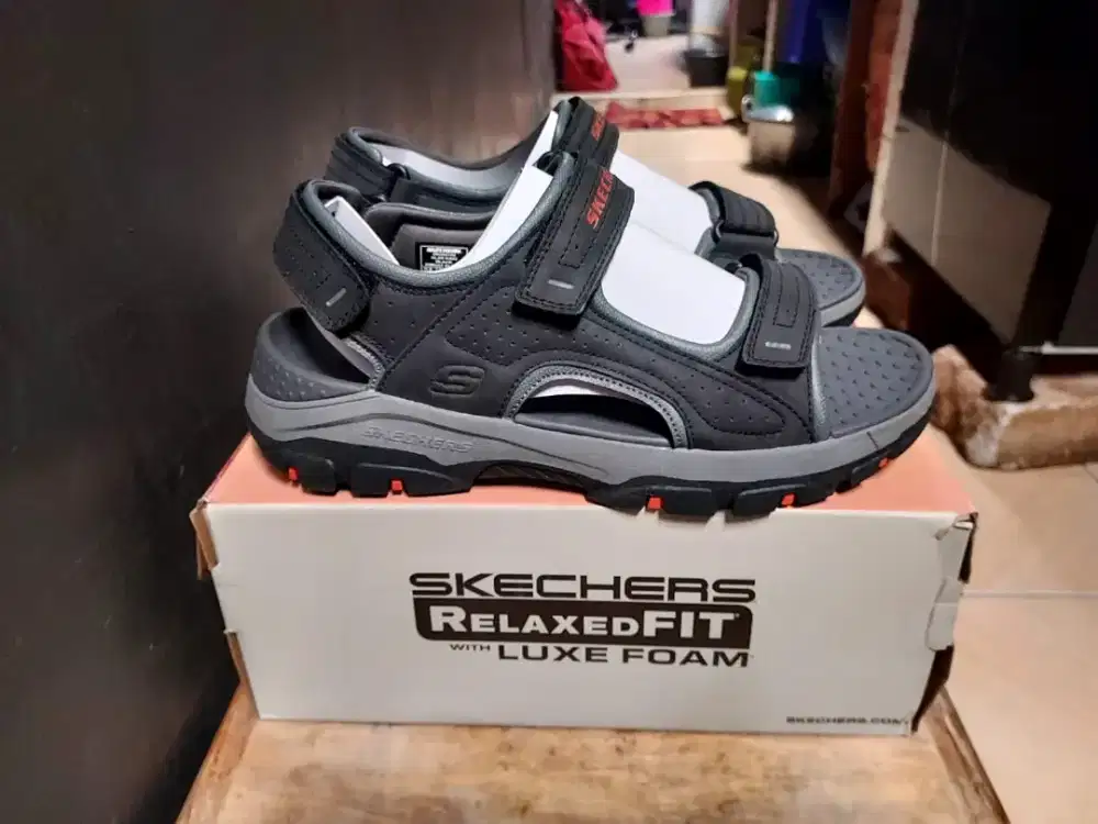 SEPATU SANDAL SKECHERS ORIGINAL BARU UKURAN 42 HARGA NEGO