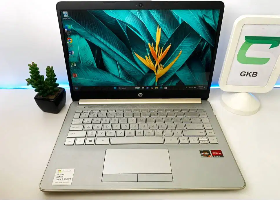 Laptop HP 14s Ryzen 3 Ram 8gb Ssd 256gb backlight Siap untuk 3D Video