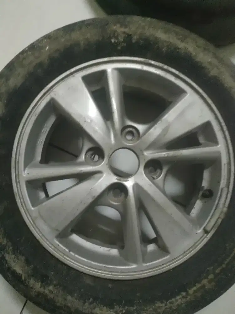 Velg dan Ban Tubeless Avanza Veloz