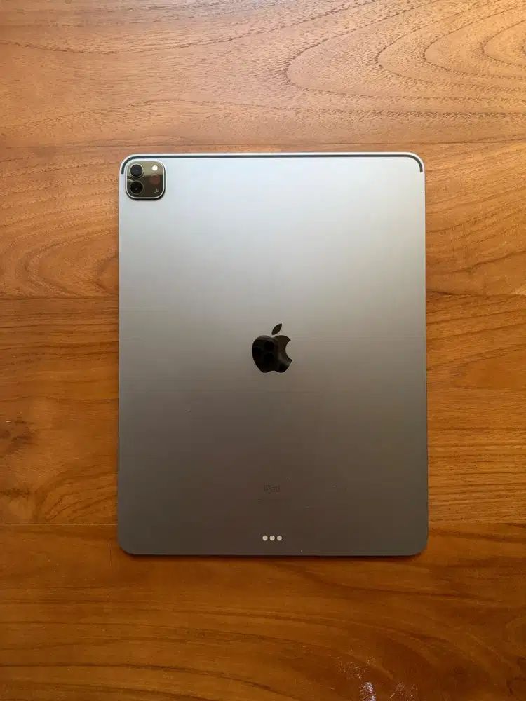 iPad Pro 2TB - Full set with Apple Pencil & Keyboard