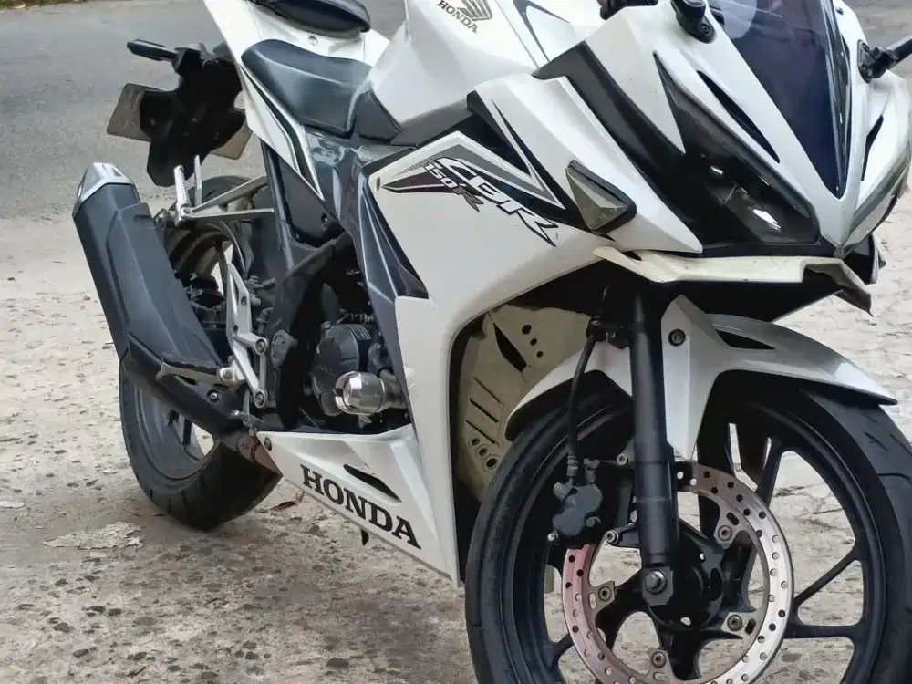 Dijual: HONDA CBR 150R/White/2016