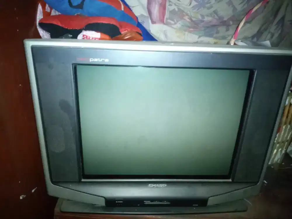 Tv flat 21 in off