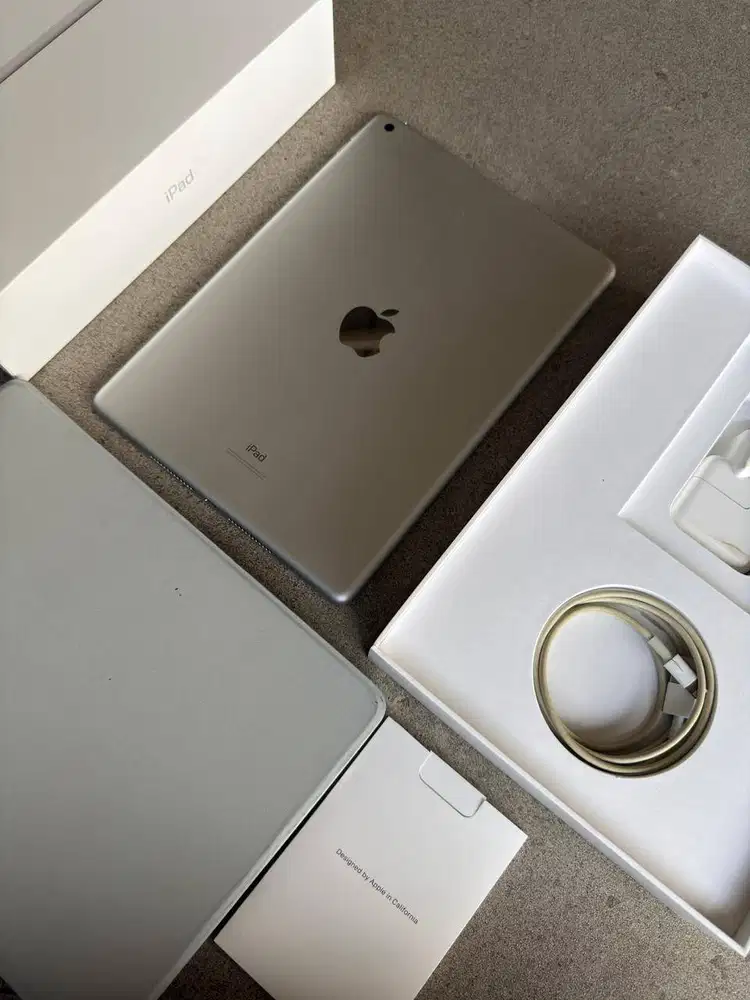 iPad 7th Gen 128GB Wifi only Silver fullset ori Ex Resmi