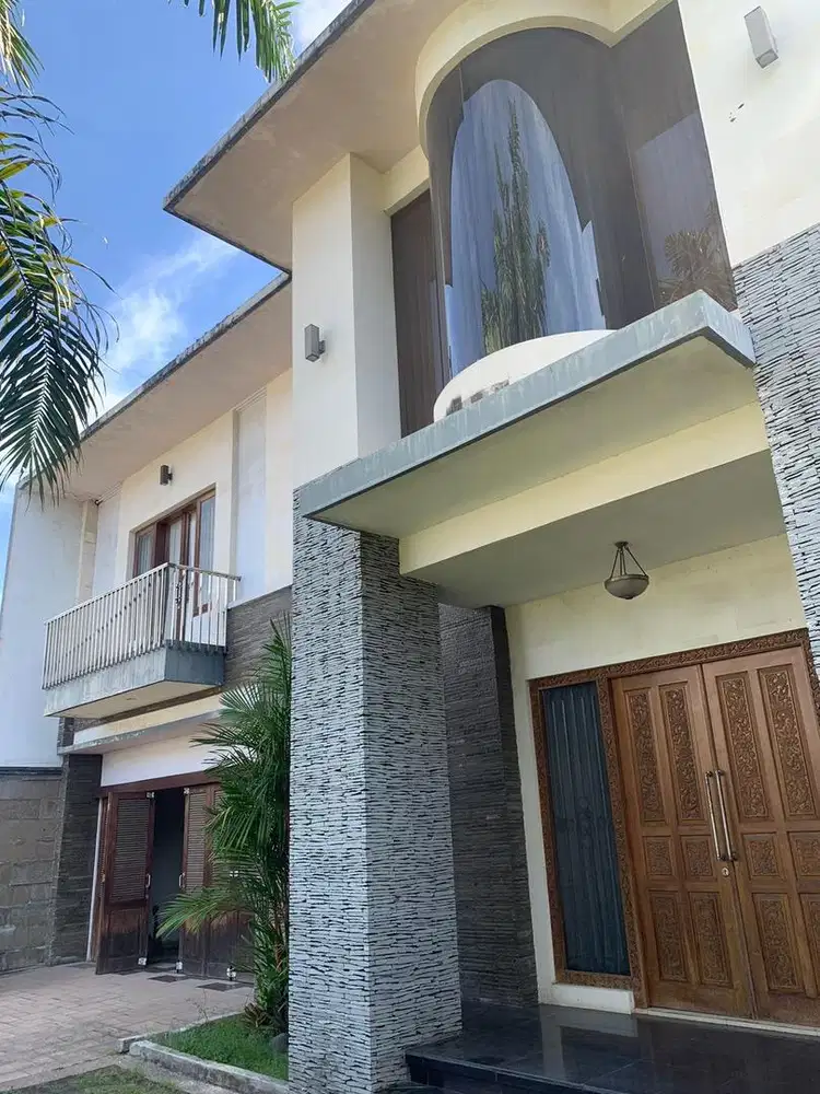 Disewakan Rumah Strategis Pusat Kota