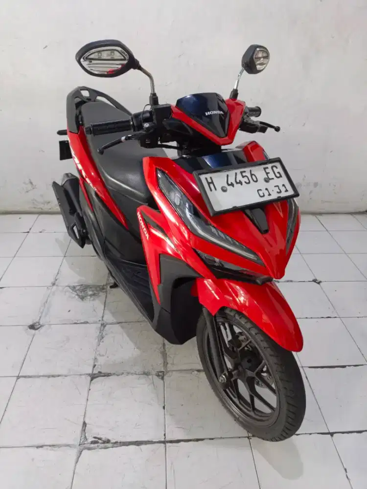 vario 125  merah 2020