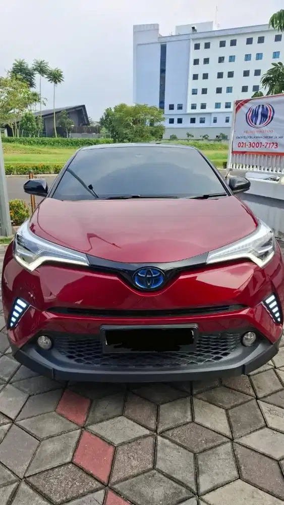 Toyota CHR Hybrid Matic Tahun 2022 Kondisi Mulus Terawat Istimewa