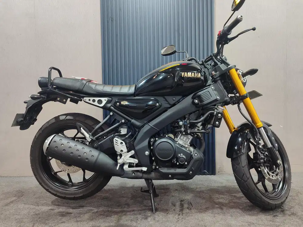 YAMAHA XSR 155 hitam 2024 istimewa mulus terawat siap pakai...