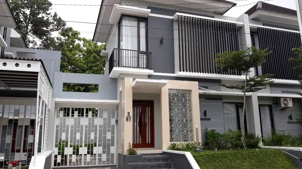 Disewakan rumah 2 Lt, LB/LT  110/140, 3+1 KT, 2 KM dekat Hotel Hyatt